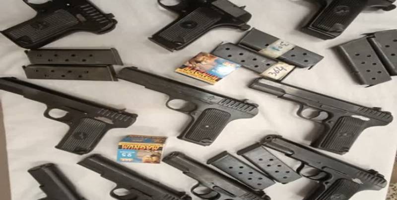 کشف ۲۴ قبضه سلاح کمری در جیرفت